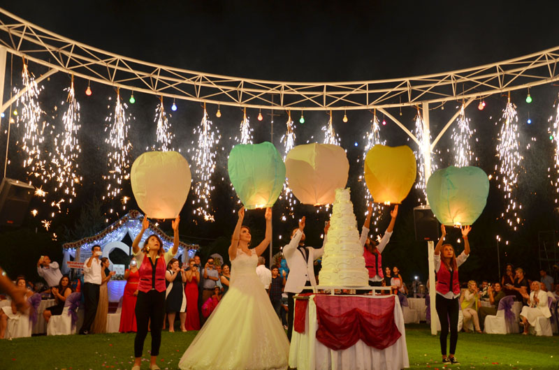 Tarsus'ta Muteşem Kır Düğünleri |